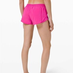 Lululemon women's pink 2.5 inch hotty hots